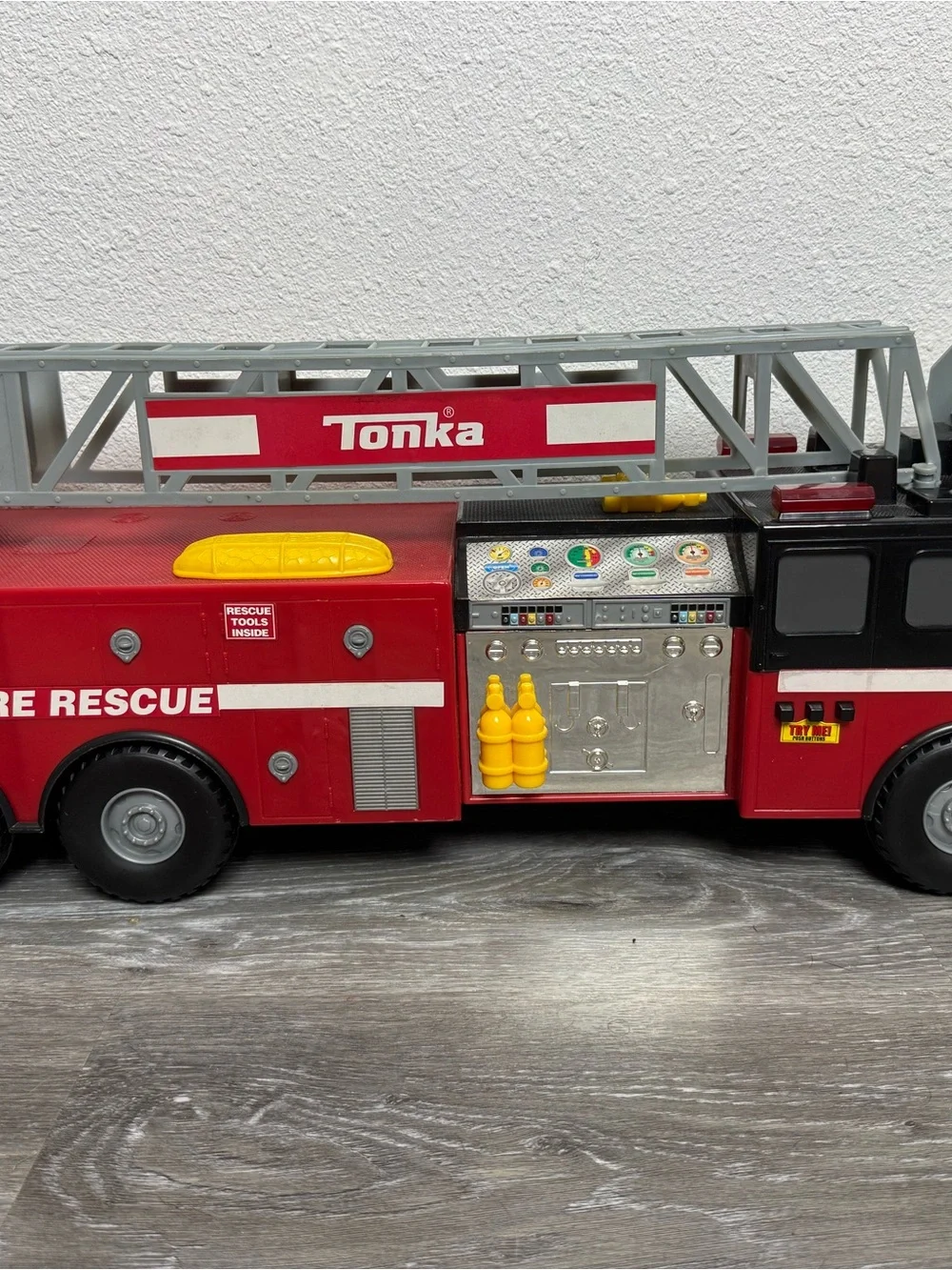 Vintage Tonka Supersized Fire Rescue Truck 308 w/ Ladder & working lights #05786